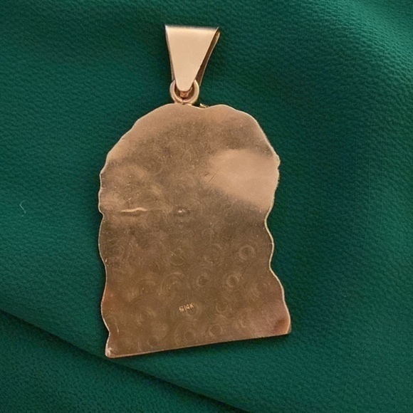 Jesus Christ Face Pendant in Solid Gold great gift idea for protection and faith - Picture 5 of 8
